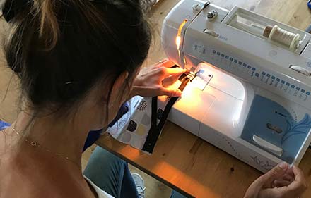 Cours de couture à la machine à Château-d'Olonne